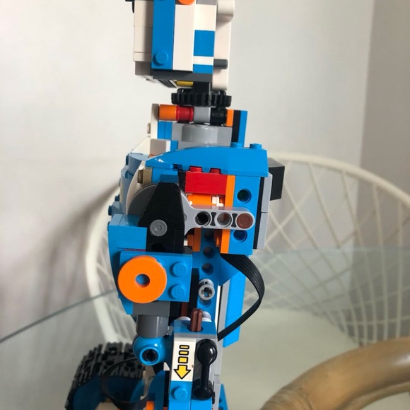 Lego BOOST: Vernie the Robot - Picture 5 of 6